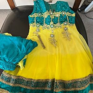 Indian ethnic dress 3-4 yr old size